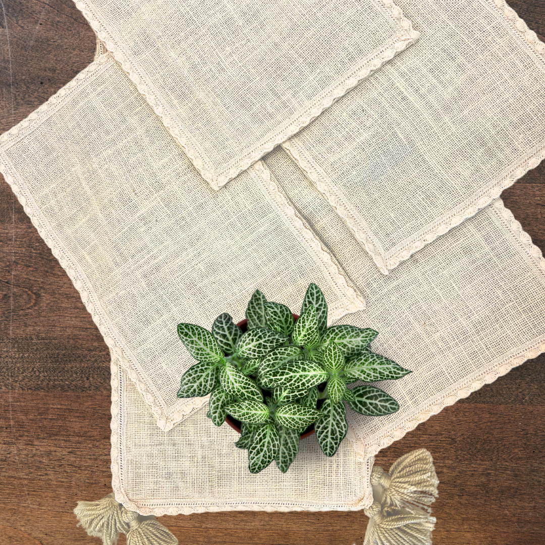 Shell Lace Jute Table Runner with Pom-Pom - Granmade