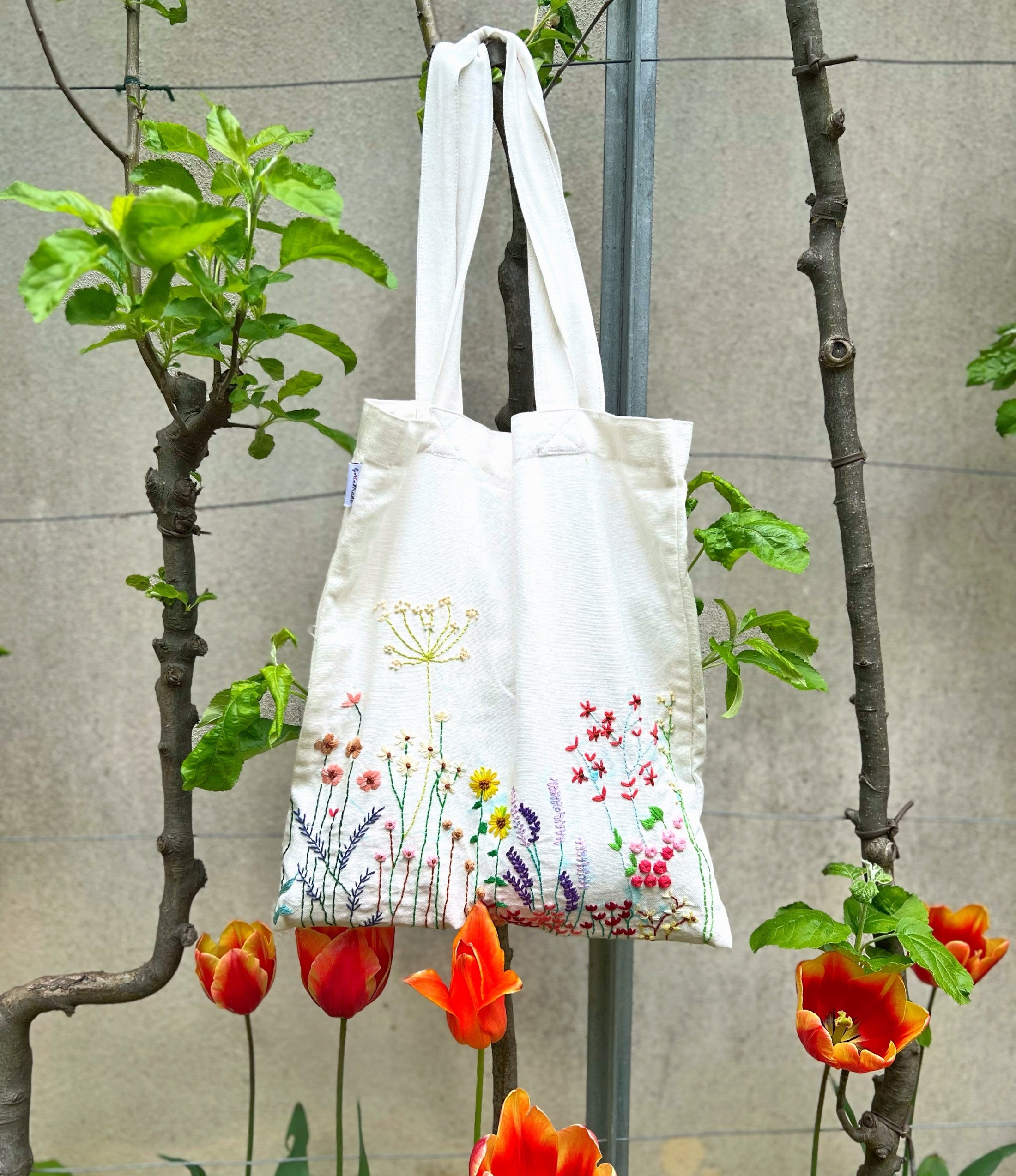 The Travelling Tote Bag Hand-embroidered - Granmade