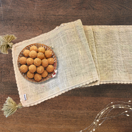 Shell Lace Jute Table Runner with Pom-Pom - Granmade