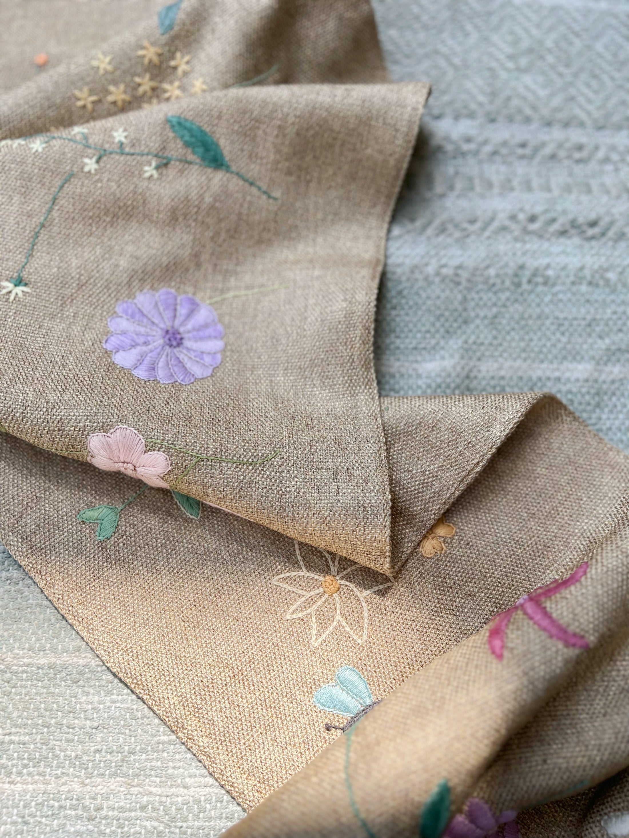 Summer Garden Jute Table Runner - Granmade