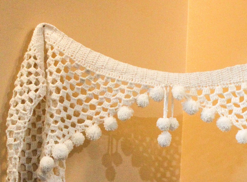 White Handmade Crochet Tapestry With Pom-Poms - Granmade