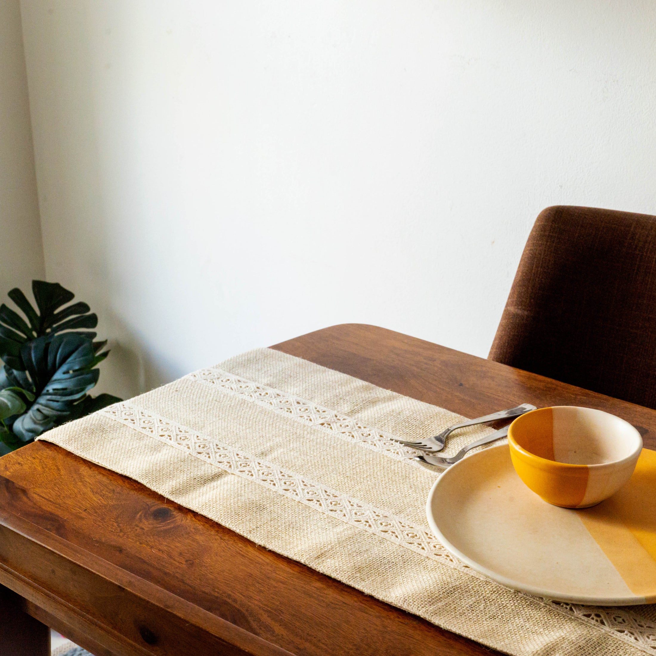 Serene Jute and Lace Table Runner - Granmade